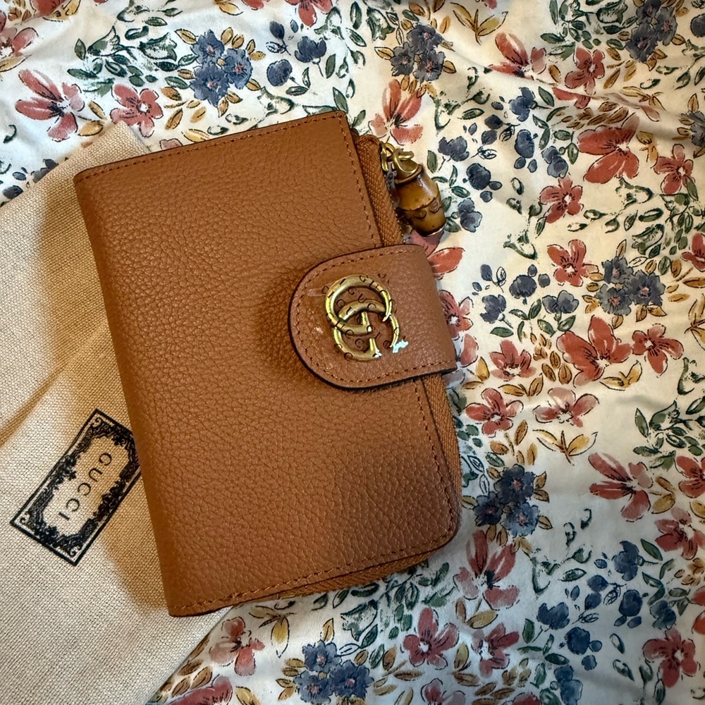 Gucci Tan Leather Wallet with Gold Accent